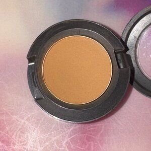 Mac ochre eyeshadow